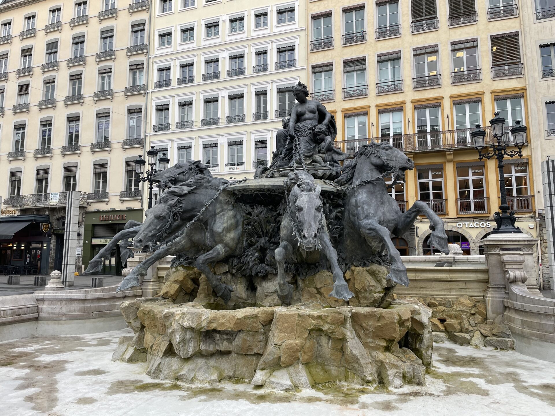 Fuente de Bartholdi en Place des Terreaux