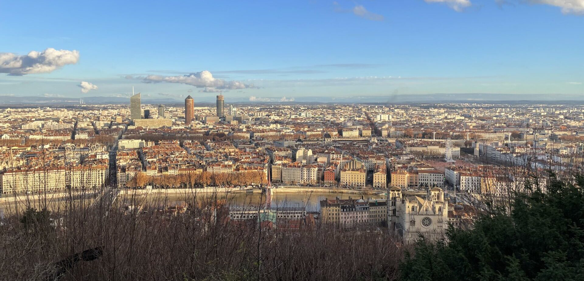 Vistas panorámicas de Lyon desde la Colina de Fourvière